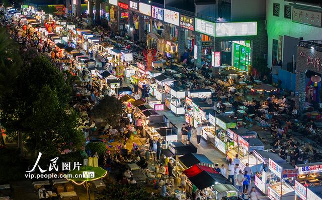 广西梧州：夜市人气旺