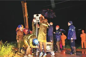 东明县龙卷风过后的第一天：水电路讯基本恢复，救灾工作有序进行图片