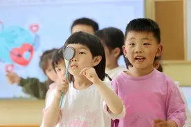 别让孩子被电子屏幕包围图片