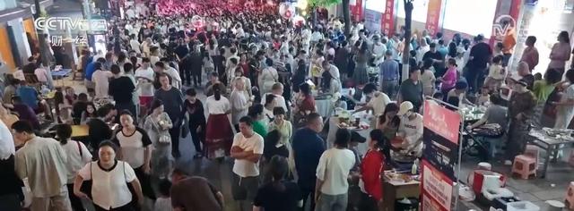 夏日花样消暑玩法“暑”实精彩 “避暑+文化+夜游”跨界联动多业态消费热力十足