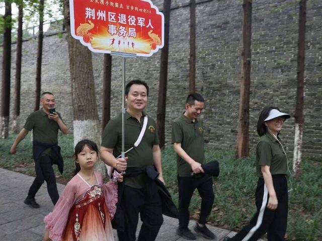荆州区：全民携手迎国庆 万步同心创5A 环城健步走焕发古城新风貌