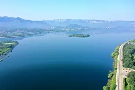 初秋俯瞰济南卧虎山水库：碧波荡漾！蓄水达5800万立方米图片