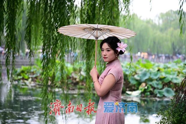雨中曲水亭 汉服映古韵