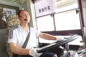 “两块钱坐出了航班的感觉！”这个公交司机火了图片