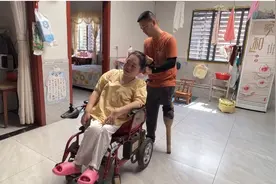 荆州残疾夫妻“拍”出励志人生  一条腿两双手撑起“六口之家”图片