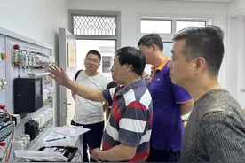 水电工重返“校园” 一起做了这件事图片