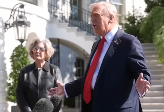 特朗普有“酒鬼性格”，万斯“阴谋论者”，马斯克“嗑药的怪人”...“白宫大管家”的采访太炸裂了