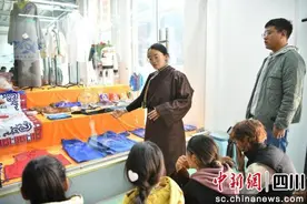 壤塘县：加强缝纫技能培训 助力乡村振兴图片