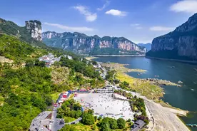 贵州黔西：乌江画廊游客爆满图片