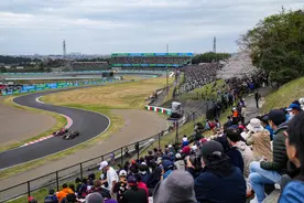 （体育）赛车——F1日本大奖赛：练习赛赛况图片