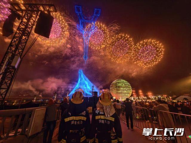 浏阳烟花刷屏，“火焰蓝”默默守护