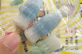 这种糖突然在“小孩圈”爆火，很多小学门口都在卖图片