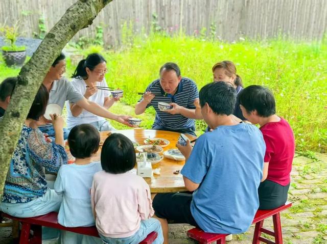 旅居在普安 老友来相会