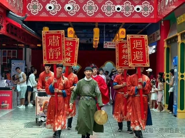 仅216天落地德州的“NPC”小镇，如何让游客留下来“演戏”