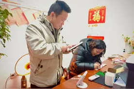 武汉一小区物业费涨10倍，业主抢着交！图片
