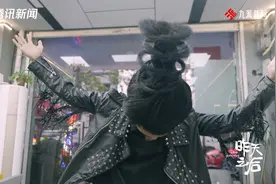 像晓华理发师，“杀马特教父”拍短视频也主打听劝，月入三五万图片