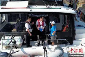 辽宁大连：自驾出海旅游受欢迎  首艘出境自驾游艇出海驶往韩国图片