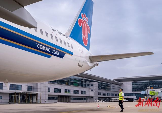 C919首次执飞长沙至北京航线
