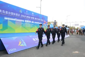 一路奔跑，一路护航！即墨公安守护蓝谷半程马拉松图片