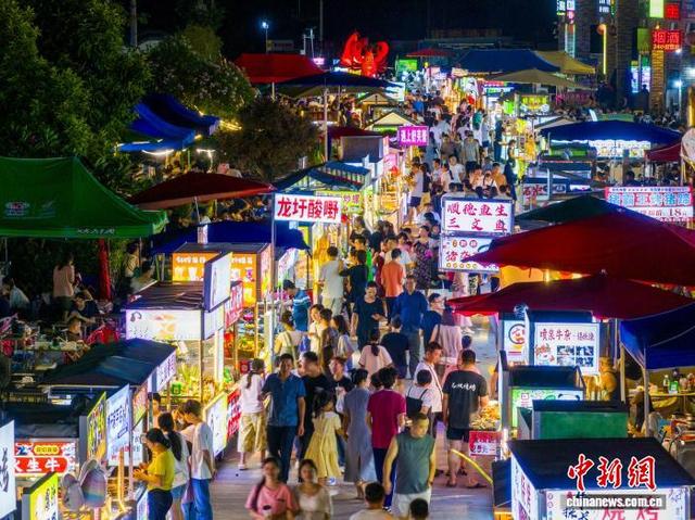 广西梧州：“烟火气”点燃夜市经济