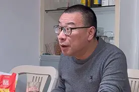 女儿30岁未婚又失业，这位父亲拒绝催婚还说她“很努力很优秀”图片