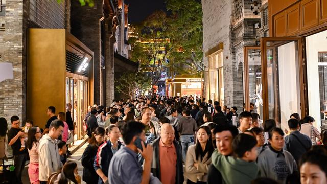 秋雨挡不住！这个商业街区带火郑州老城，终结郑州商业“缺文化”的历史