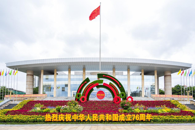 锦绣“中国红” 盛装庆华诞——南宁国庆节氛围浓厚