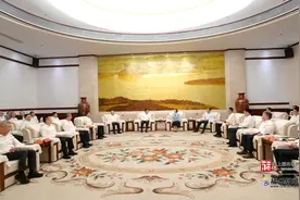 郭宁宁、吴贤德与海口市党政代表团座谈交流图片