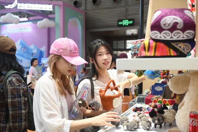 鹏城见喀什 风情动人心