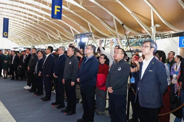 “冬游日喀则”首航包机启航 上海援藏助推雪域高原文旅产业高质量发展