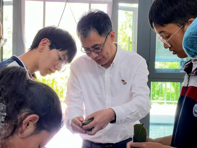 上海校长援青三年：AI实验室落地，青少年管乐团进京