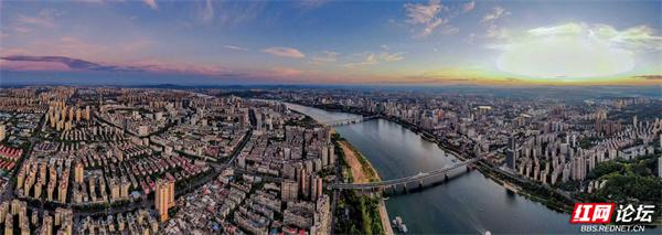 一江碧水穿城过，两岸风华尽揽——这是株洲独有的浪漫拼图