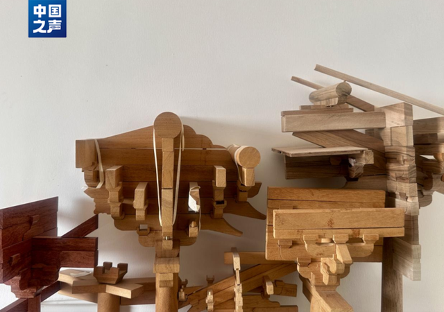 75岁“斗拱爷爷”，自驾6000多公里，就为了拍它们