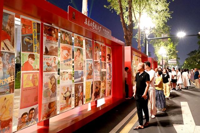 339.6万人点赞“向新”，文化与烟火点亮城市夜晚