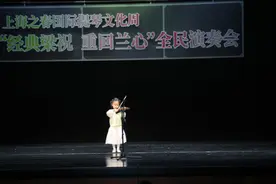 上海之春｜兰心舞台上，66位小提琴手接力奏响《梁祝》图片