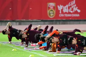 足协官宣：明年3月中国男足将在杭州“大莲花”迎战澳大利亚图片