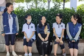 在学生们心中，她既是老师，也是妈妈图片