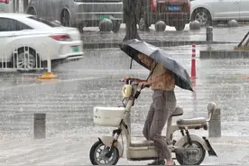武汉暴雨如“泼水”，缓解连日来的热辣滚烫图片