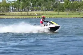 一网红驾驶摩托艇落水身亡 小心“炫技”夺命！图片