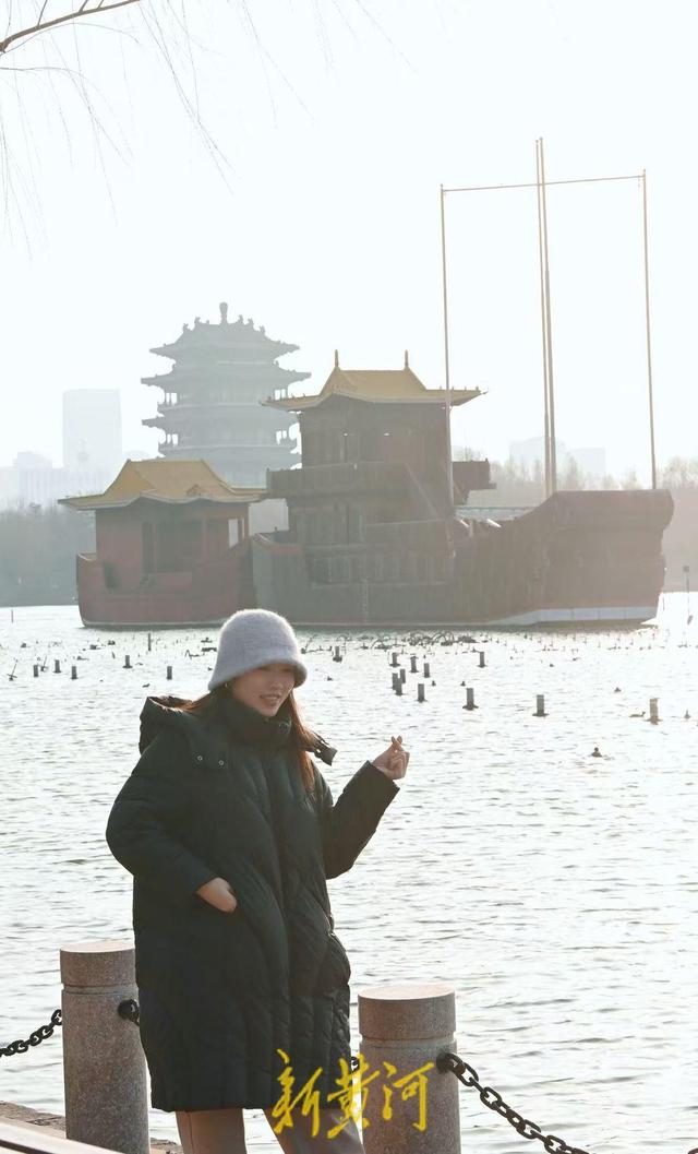 泉城迎寒潮，游客游湖热情不减