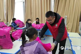 穿新衣，领学习礼包！莱阳20名孩子收到“新年心愿”礼物图片