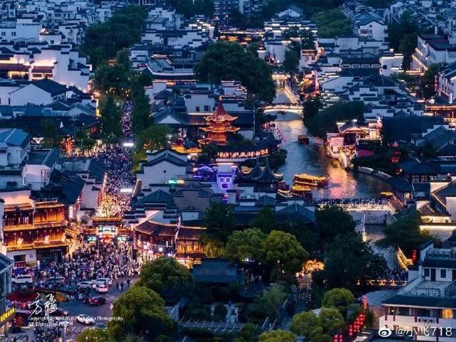 新同学，请留步！一起在秦淮解锁青春新玩法→
