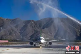 中国国产大型客机C919首飞拉萨 将开展科研试飞图片