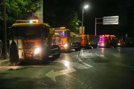 高温下，市设施中心这样为城市快速路植物“解渴降温”图片