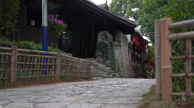 观潮的螃蟹丨一个古村改造的文旅样本