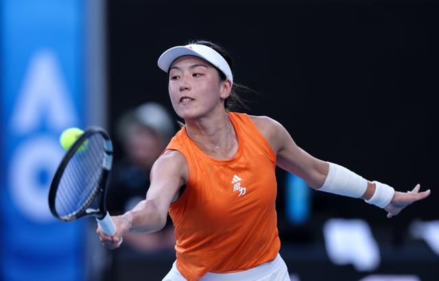 澳网｜手握“死亡签表	”却一路连克强敌，王欣瑜在最不擅长的赛场闯入十六强