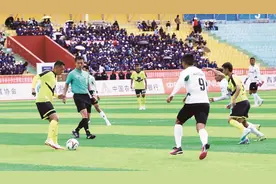 “青超联赛”第四轮比赛如火如荼 玉树牦牛队2比0战胜果洛格萨尔队 海东青海拉面队战平黄南热贡艺术队图片