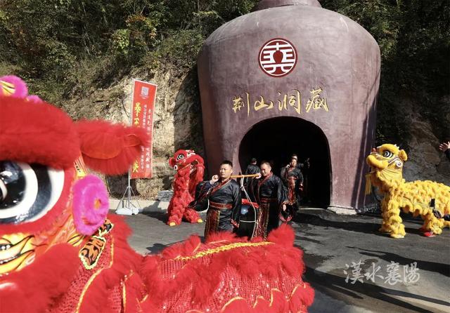 外交部发言人推介！尧治河村壮丽蝶变：从“靠山吃山”到“养山富山”的“两山”实践标杆