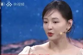 央视镜头下的吴倩：比之前成熟一些，多了一种大气的美图片