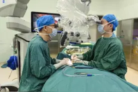 中国科大附一院采用超显微外科技术探索性治疗阿尔茨海默病图片